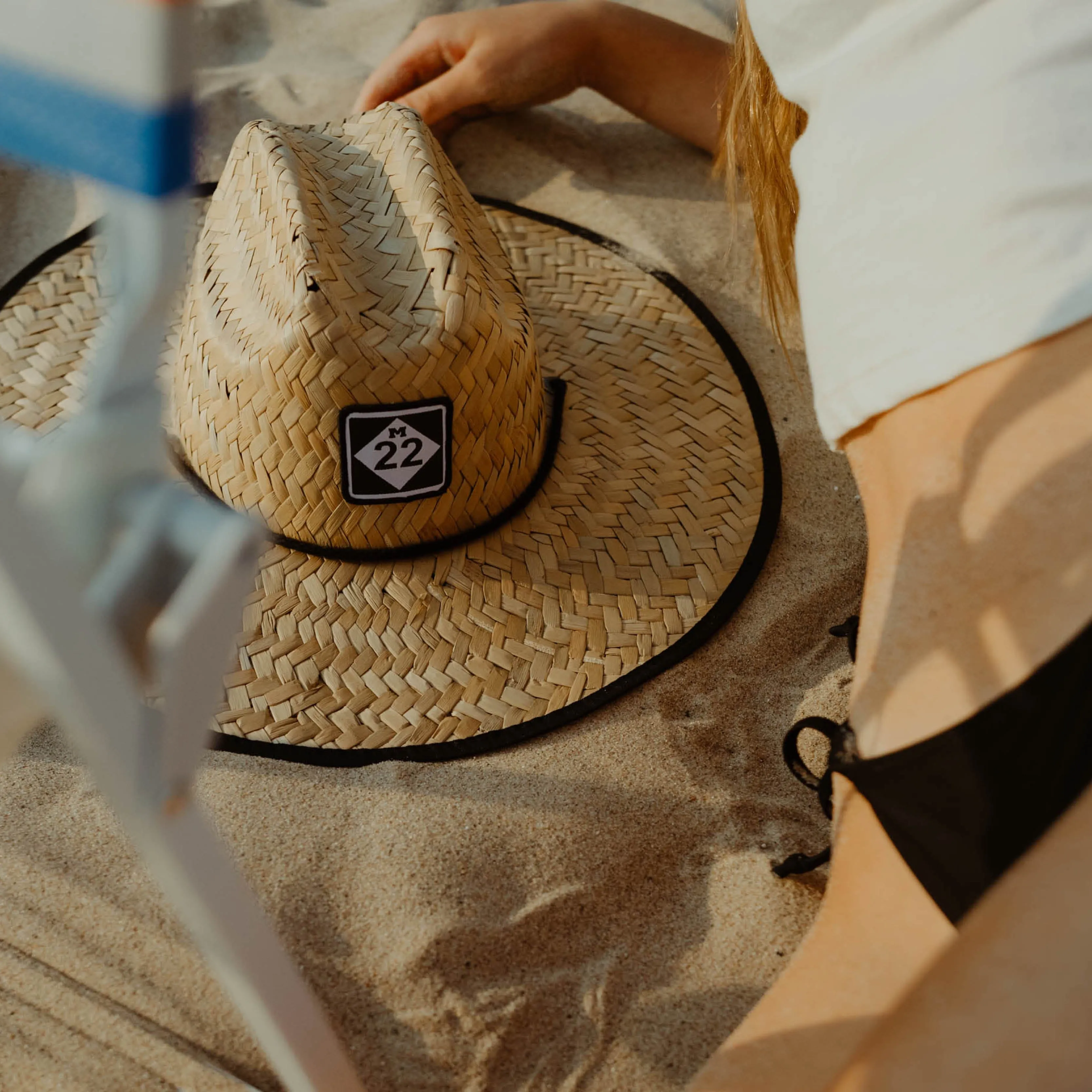 M22 STRAW HAT